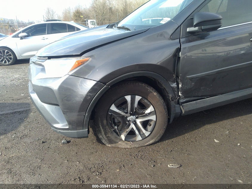 VIN JTMBFREV2JJ723666 2018 TOYOTA RAV4 LE