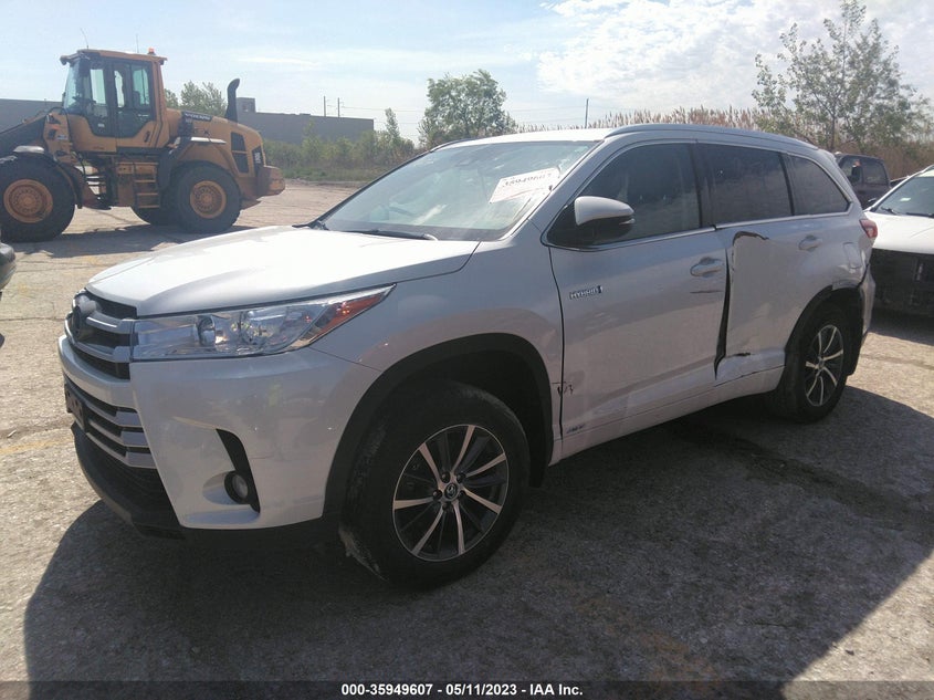 VIN 5TDJGRFH4JS038153 2018 TOYOTA HIGHLANDER HYBRID XLE