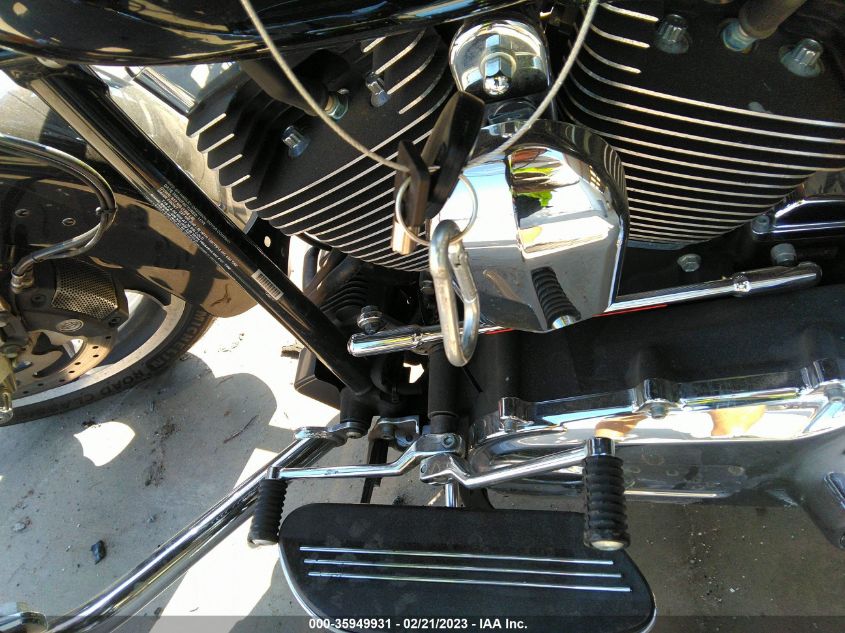 2011 HARLEY-DAVIDSON FLHX - 1HD1KBM14BB631790