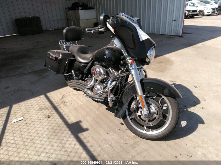 2011 HARLEY-DAVIDSON FLHX - 1HD1KBM14BB631790