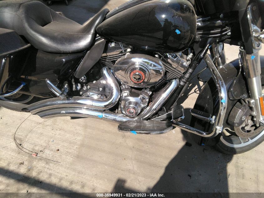 2011 HARLEY-DAVIDSON FLHX - 1HD1KBM14BB631790