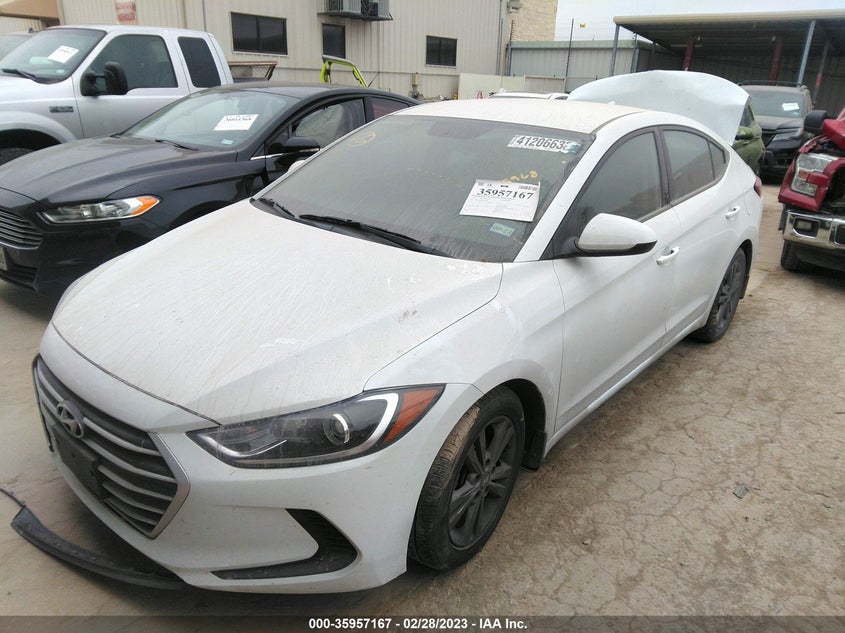 VIN 5NPD84LF0JH238260 2018 HYUNDAI ELANTRA SEL
