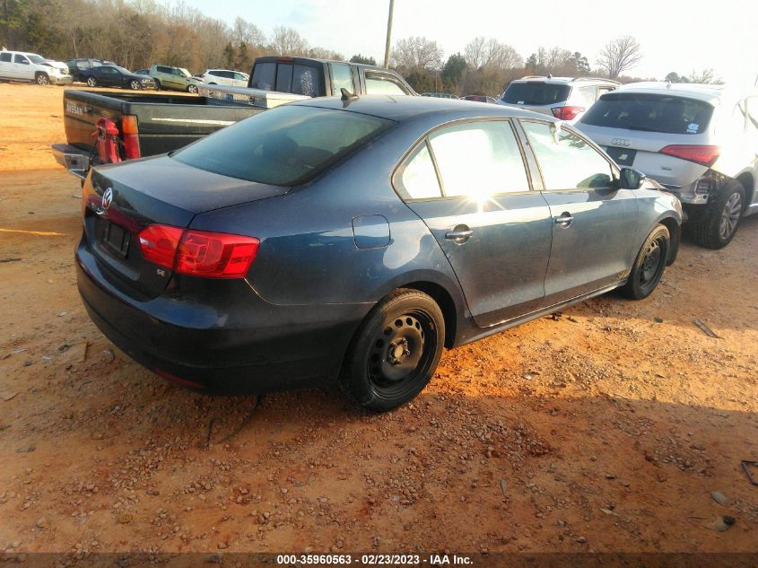 2014 VOLKSWAGEN JETTA SEDAN SE - 3VWD17AJ4EM414415