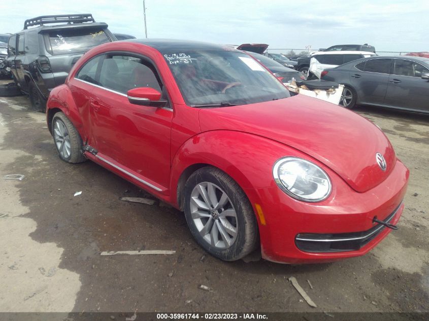 2013 VOLKSWAGEN BEETLE 2.0L TDI W/SUN/SOUND/NAV - 3VWRL7AT5DM601937