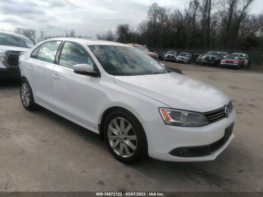 2014 VOLKSWAGEN JETTA SEDAN TDI W/PREMIUM/NAV - 3VWLL7AJ4EM359812