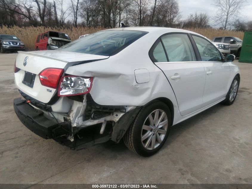 2014 VOLKSWAGEN JETTA SEDAN TDI W/PREMIUM/NAV - 3VWLL7AJ4EM359812