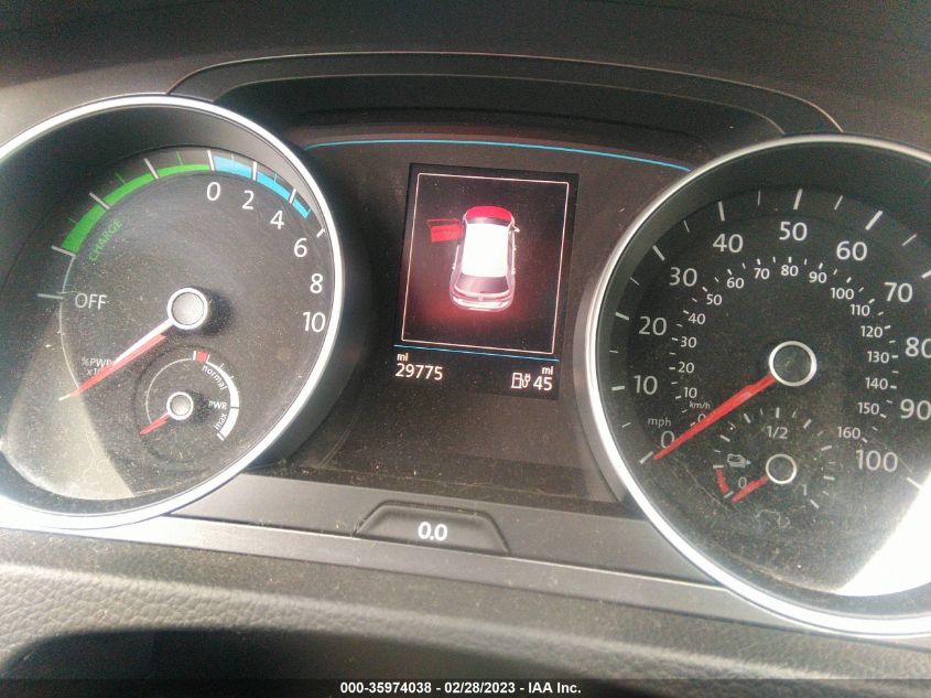 2016 VOLKSWAGEN E-GOLF SE WVWKP7AUXGW916044
