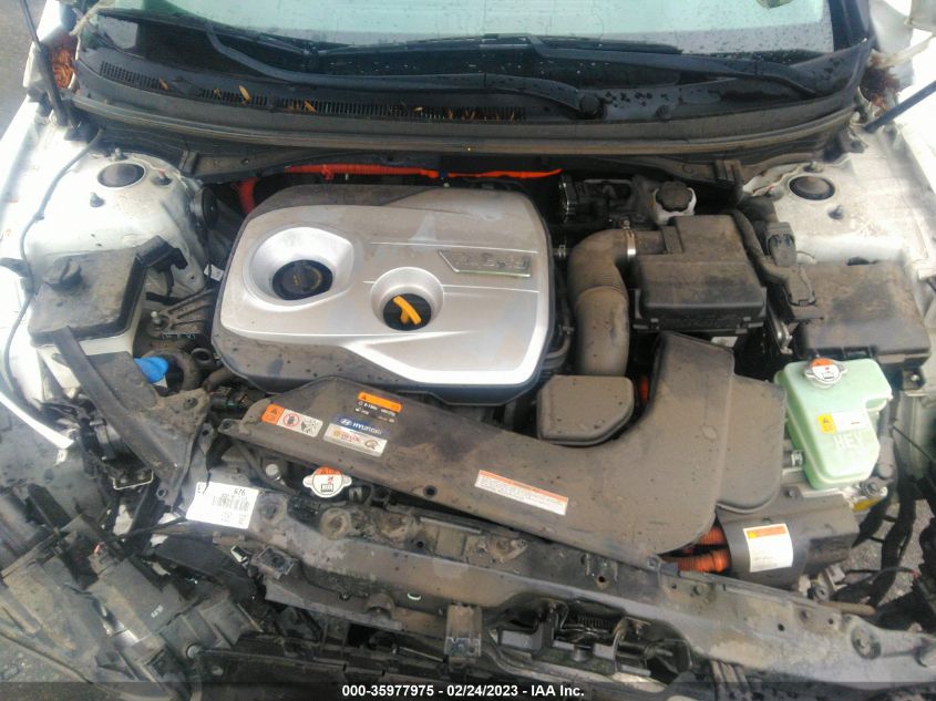 2017 HYUNDAI SONATA HYBRID SE - KMHE24L16HA059325