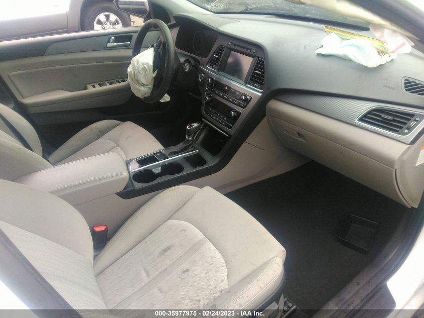 2017 HYUNDAI SONATA HYBRID SE - KMHE24L16HA059325