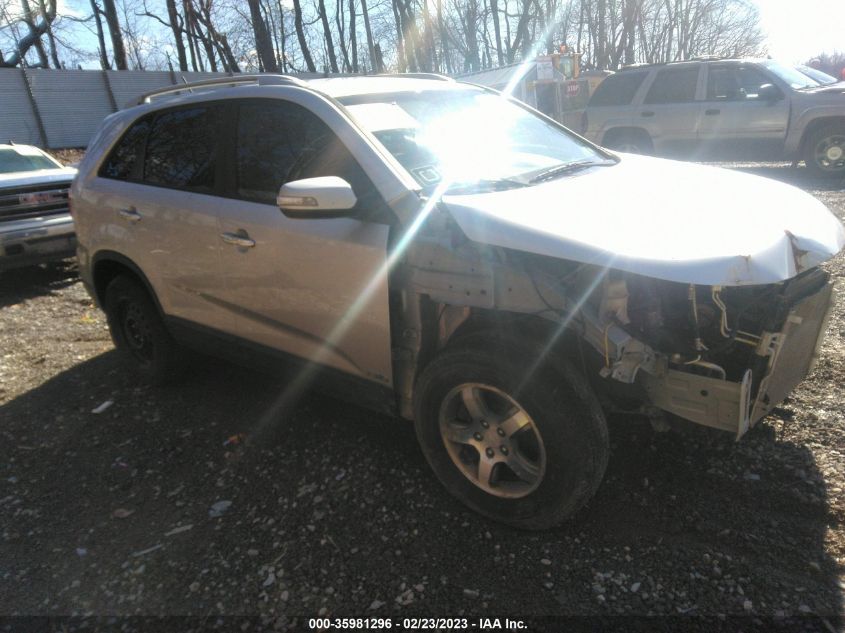 2014 KIA SORENTO LX - 5XYKTCA66EG476419