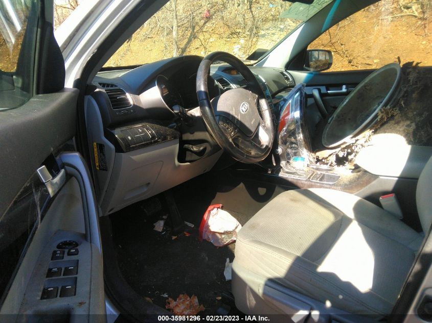 2014 KIA SORENTO LX - 5XYKTCA66EG476419