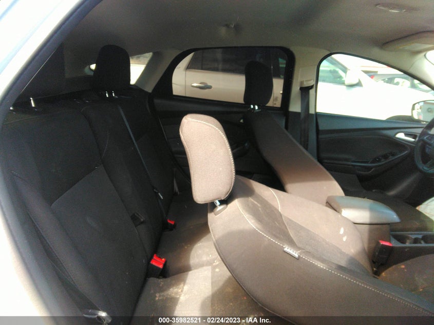 VIN 1FADP3K24HL322430 2017 FORD FOCUS SE