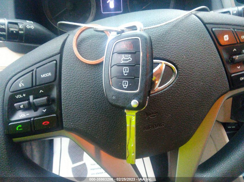 2017 HYUNDAI TUCSON SE - KM8J33A46HU379021