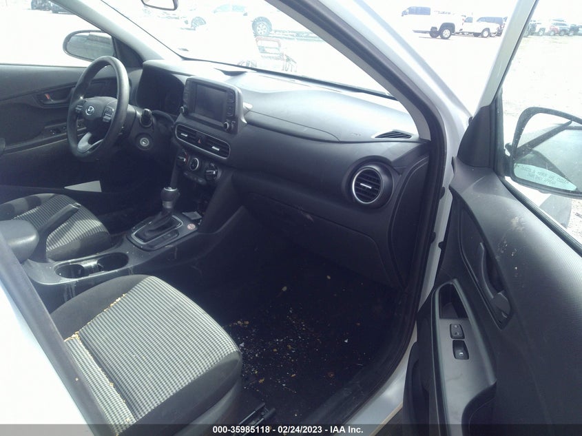 VIN KM8K12AAXMU642468 2021 HYUNDAI KONA SE