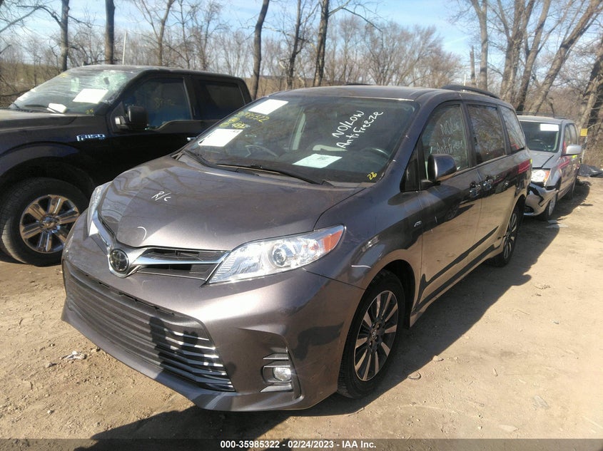 VIN 5TDDZ3DC2JS202849 2018 TOYOTA SIENNA XLE