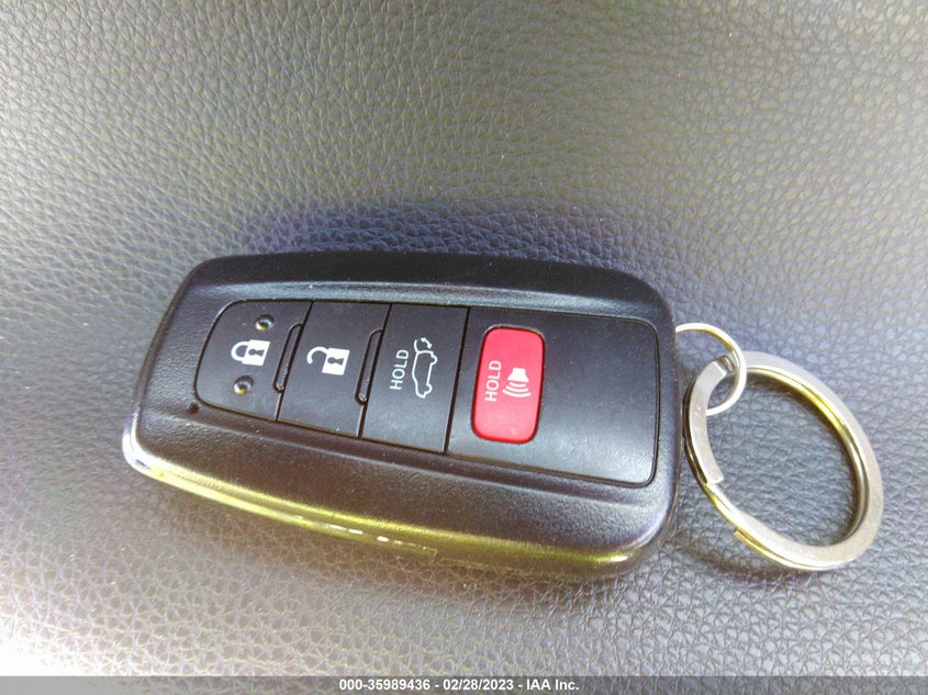 VIN 2T3W1RFV4NC174804 2022 TOYOTA RAV4 XLE
