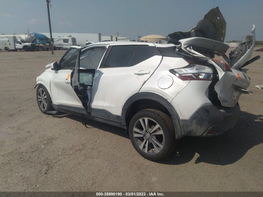 VIN 3N1CP5CU7JL521423 2018 NISSAN KICKS SV