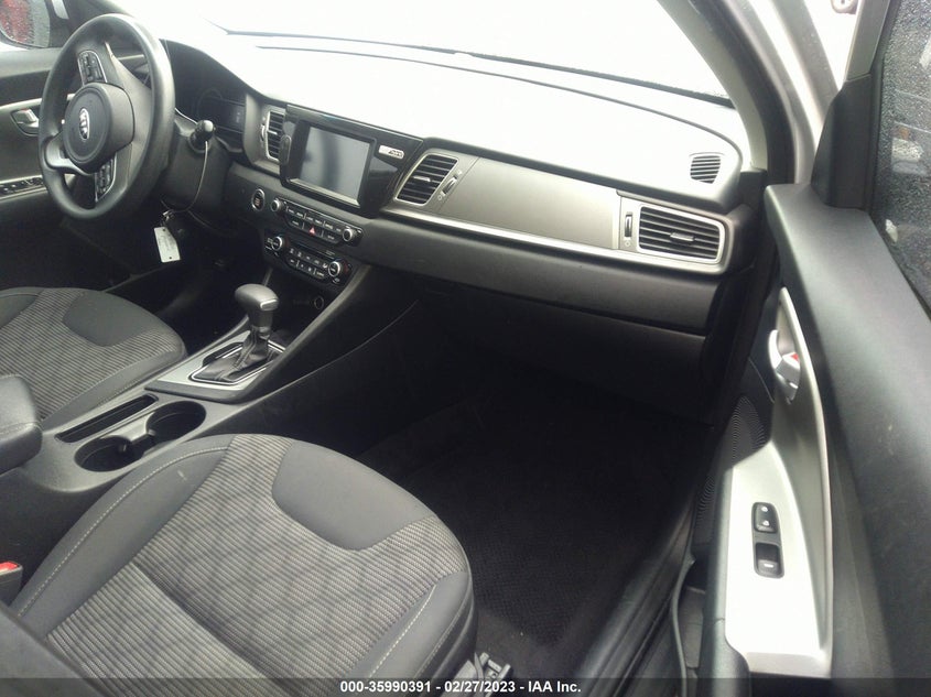 VIN KNDCB3LC9K5274396 2019 KIA NIRO LX