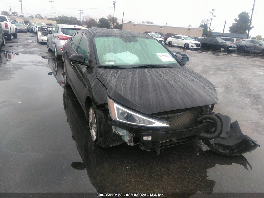 VIN 5NPD84LF3KH458588 2019 HYUNDAI ELANTRA SEL