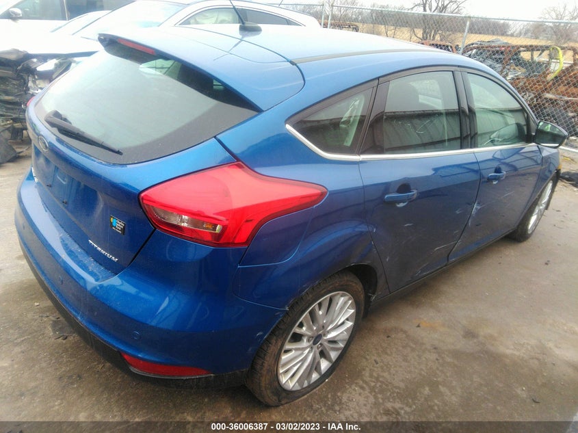 VIN 1FADP3N26JL216854 2018 FORD FOCUS TITANIUM