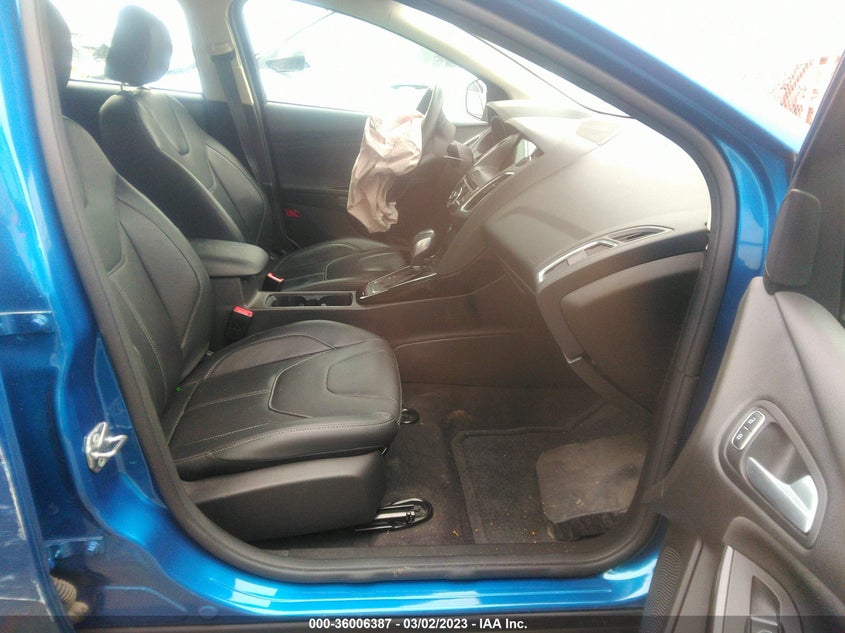 VIN 1FADP3N26JL216854 2018 FORD FOCUS TITANIUM