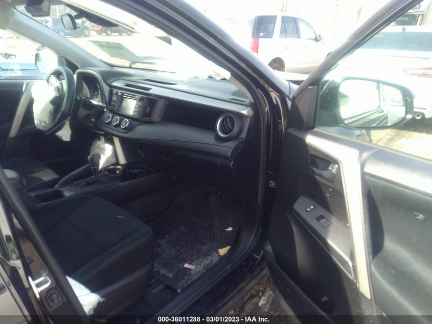 VIN 2T3ZFREV3JW406110 2018 TOYOTA RAV4 LE