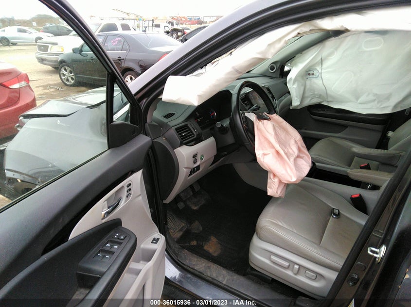 VIN 5FNYF5H61KB015554 2019 HONDA PILOT TOURING 7-PASSENGER