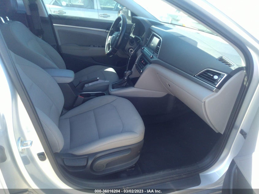 VIN 5NPD84LF0HH028140 2017 HYUNDAI ELANTRA SE