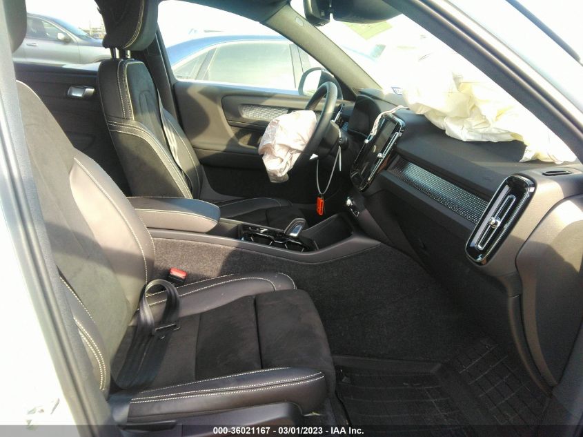 2022 VOLVO XC40 R-DESIGN YV4162UM3N2681789