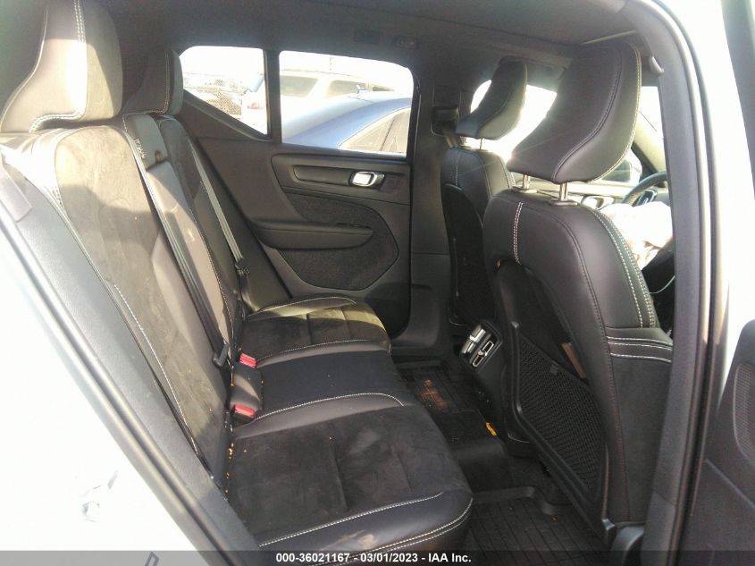 2022 VOLVO XC40 R-DESIGN YV4162UM3N2681789
