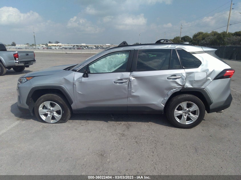 VIN 2T3W1RFV2MC123722 2021 TOYOTA RAV4 XLE
