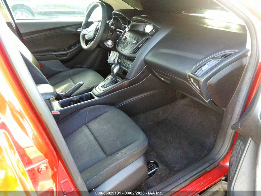 VIN 1FADP3F23JL278730 2018 FORD FOCUS SE