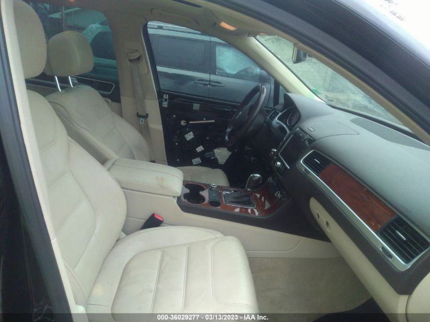 2013 VOLKSWAGEN TOUAREG LUX WVGEF9BP1DD005785
