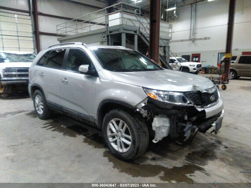 2014 KIA SORENTO LX - 5XYKTCA63EG530730