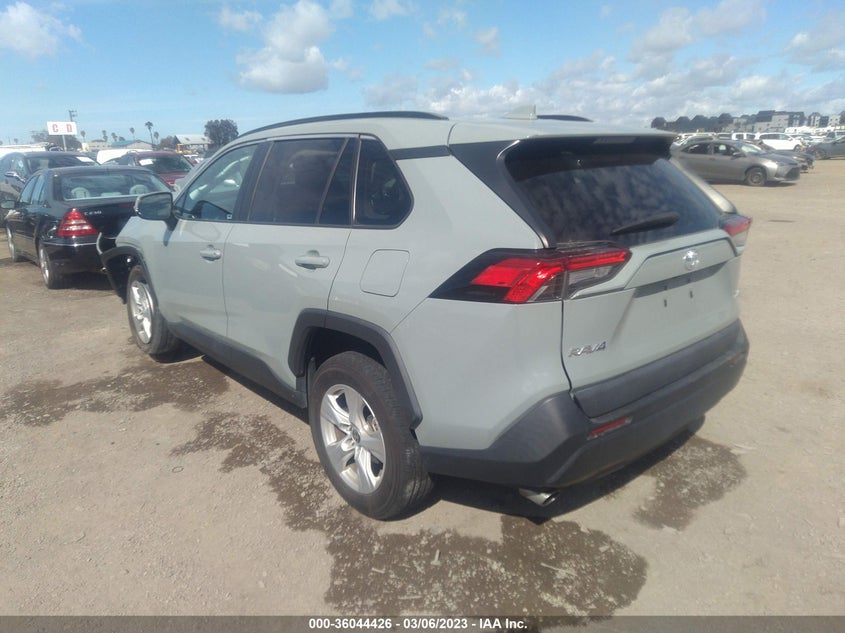 VIN 2T3W1RFV9MW125272 2021 TOYOTA RAV4 XLE