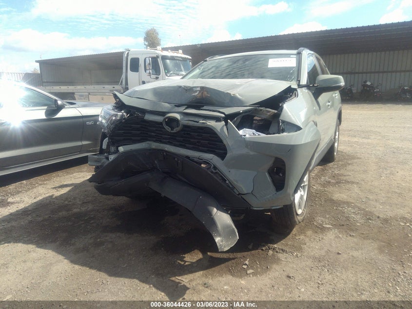 VIN 2T3W1RFV9MW125272 2021 TOYOTA RAV4 XLE