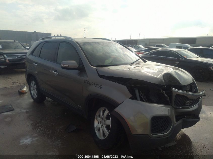 2013 KIA SORENTO LX - 5XYKTDA22DG367926