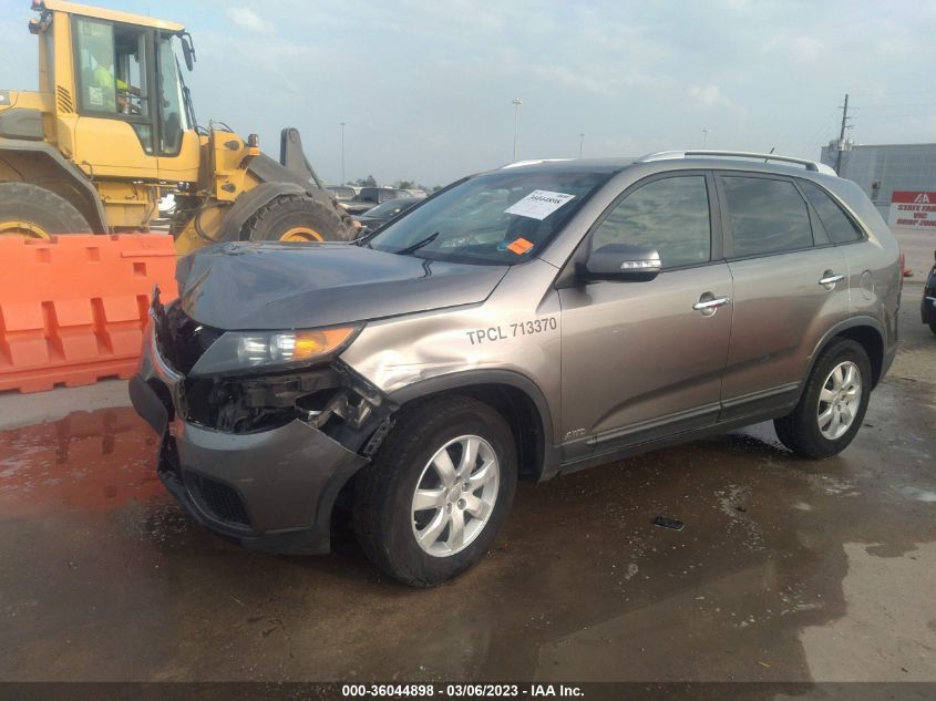 2013 KIA SORENTO LX - 5XYKTDA22DG367926