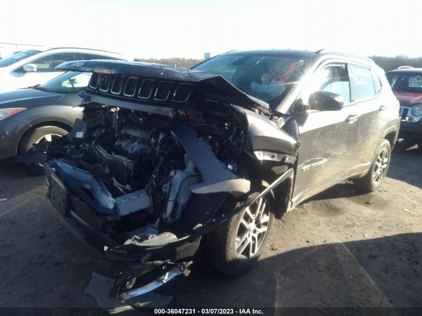 VIN 3C4NJDBB2JT201184 2018 JEEP COMPASS LATITUDE