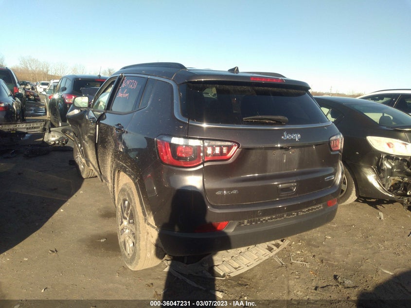 VIN 3C4NJDBB2JT201184 2018 JEEP COMPASS LATITUDE