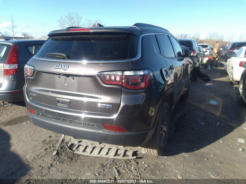 VIN 3C4NJDBB2JT201184 2018 JEEP COMPASS LATITUDE