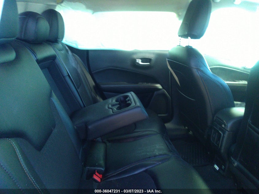 VIN 3C4NJDBB2JT201184 2018 JEEP COMPASS LATITUDE