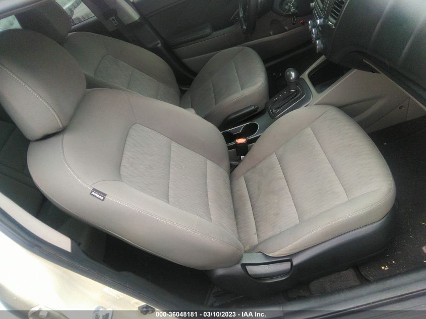 2015 KIA FORTE LX - KNAFK4A67F5299008