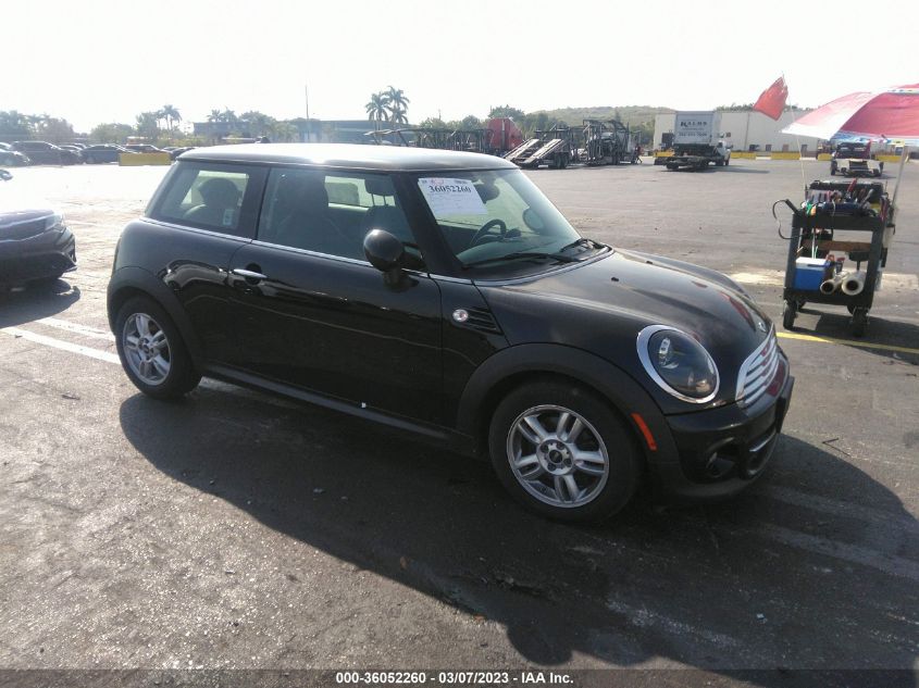 2013 MINI COOPER HARDTOP - WMWSU3C57DT677912