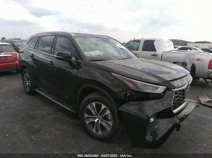 2022 TOYOTA HIGHLANDER XLE - 5TDGZRAH2NS560099