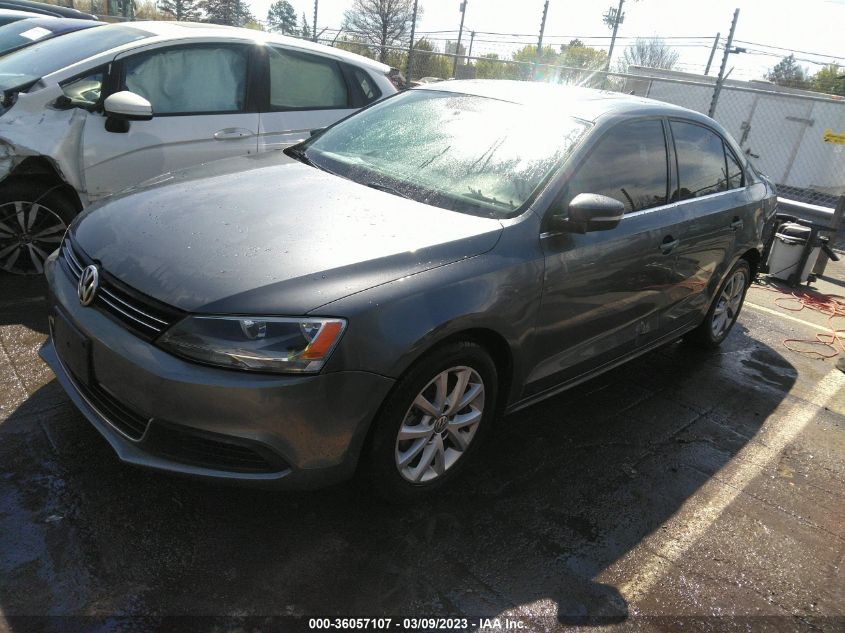 2013 VOLKSWAGEN JETTA SEDAN SE W/CONVENIENCE/SUNROOF - 3VWDX7AJ5DM425937