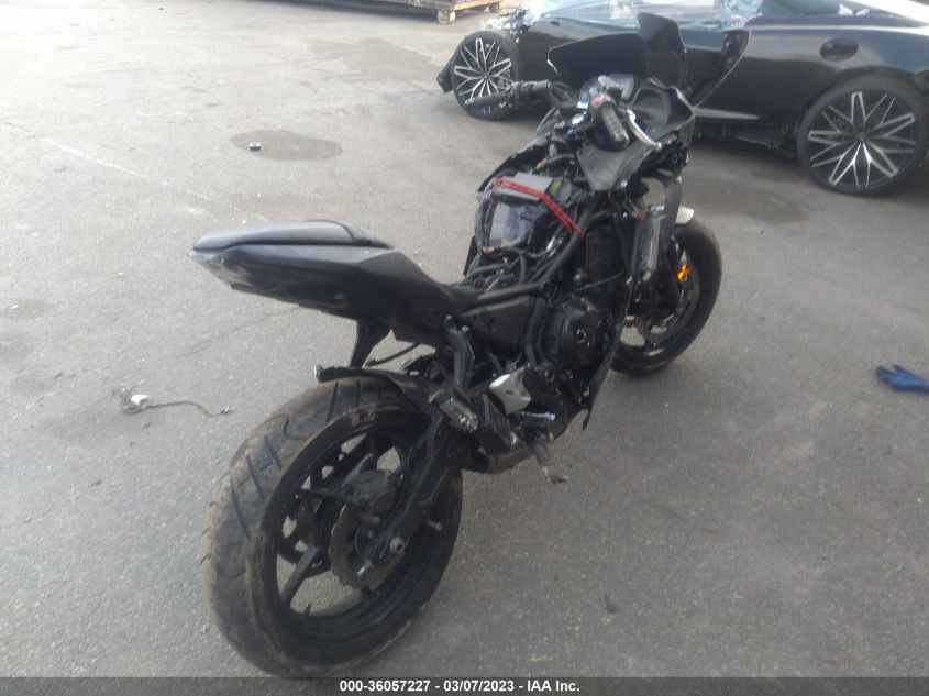 2017 KAWASAKI EX650 F - JKAEXEK1XHDA01999