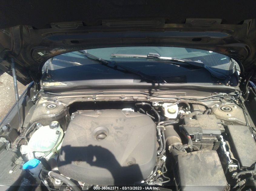 2020 VOLVO XC40 MOMENTUM YV4162UK4L2286483