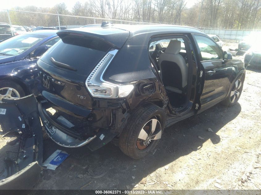 2020 VOLVO XC40 MOMENTUM YV4162UK4L2286483