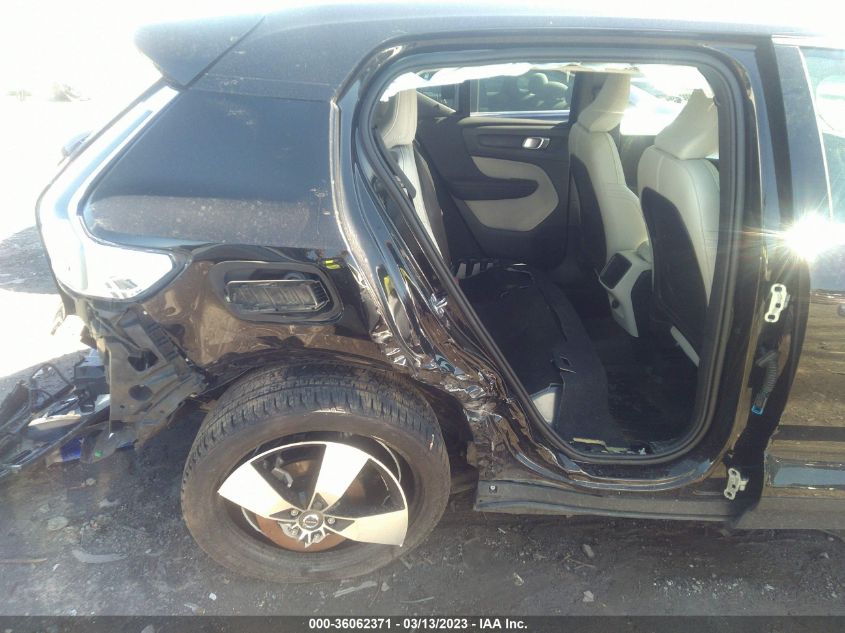 2020 VOLVO XC40 MOMENTUM YV4162UK4L2286483